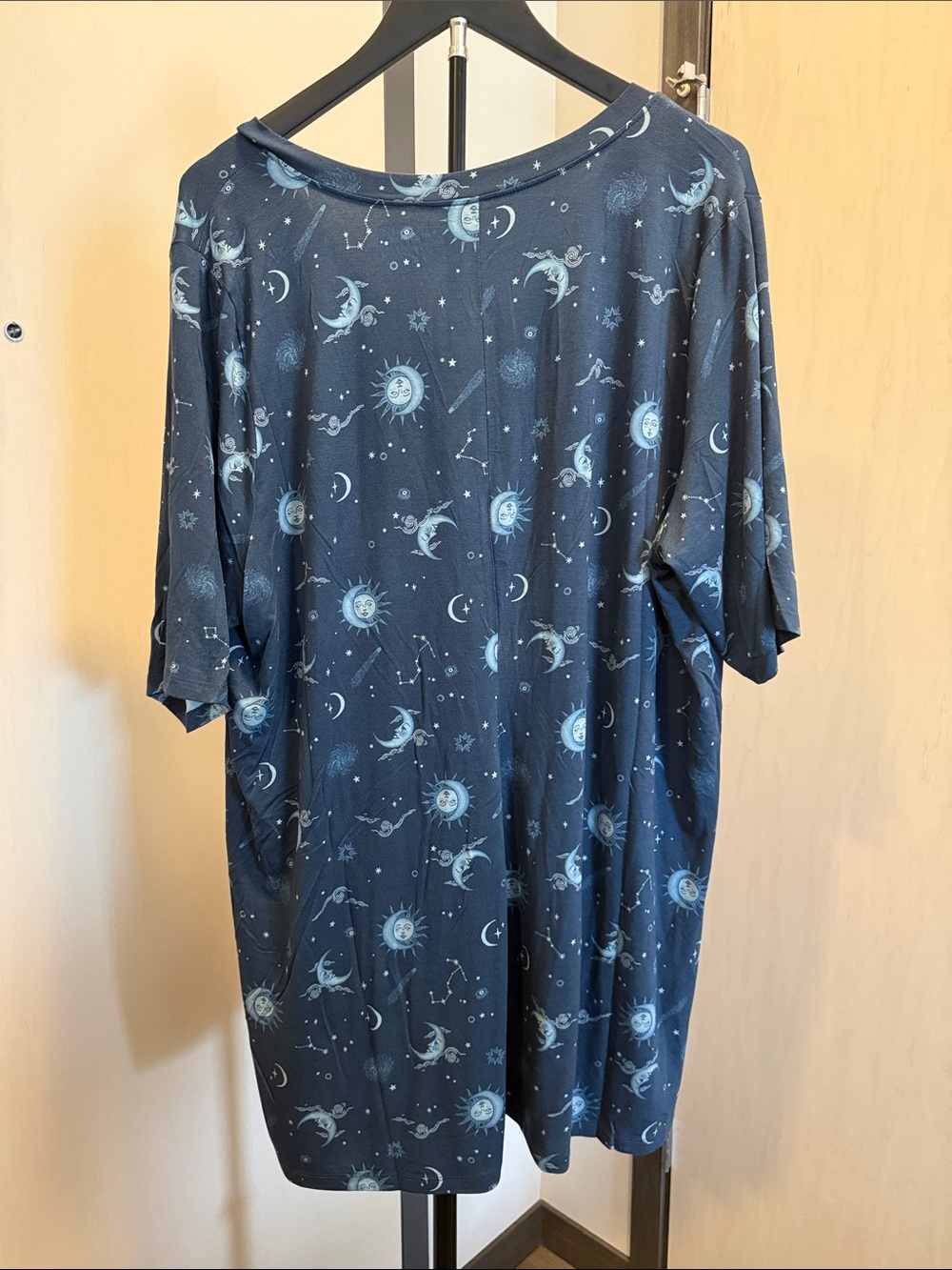 torrid Navy V‑Neck Tunic with Celestial Moon & Sun Print - Picture 5 of 6